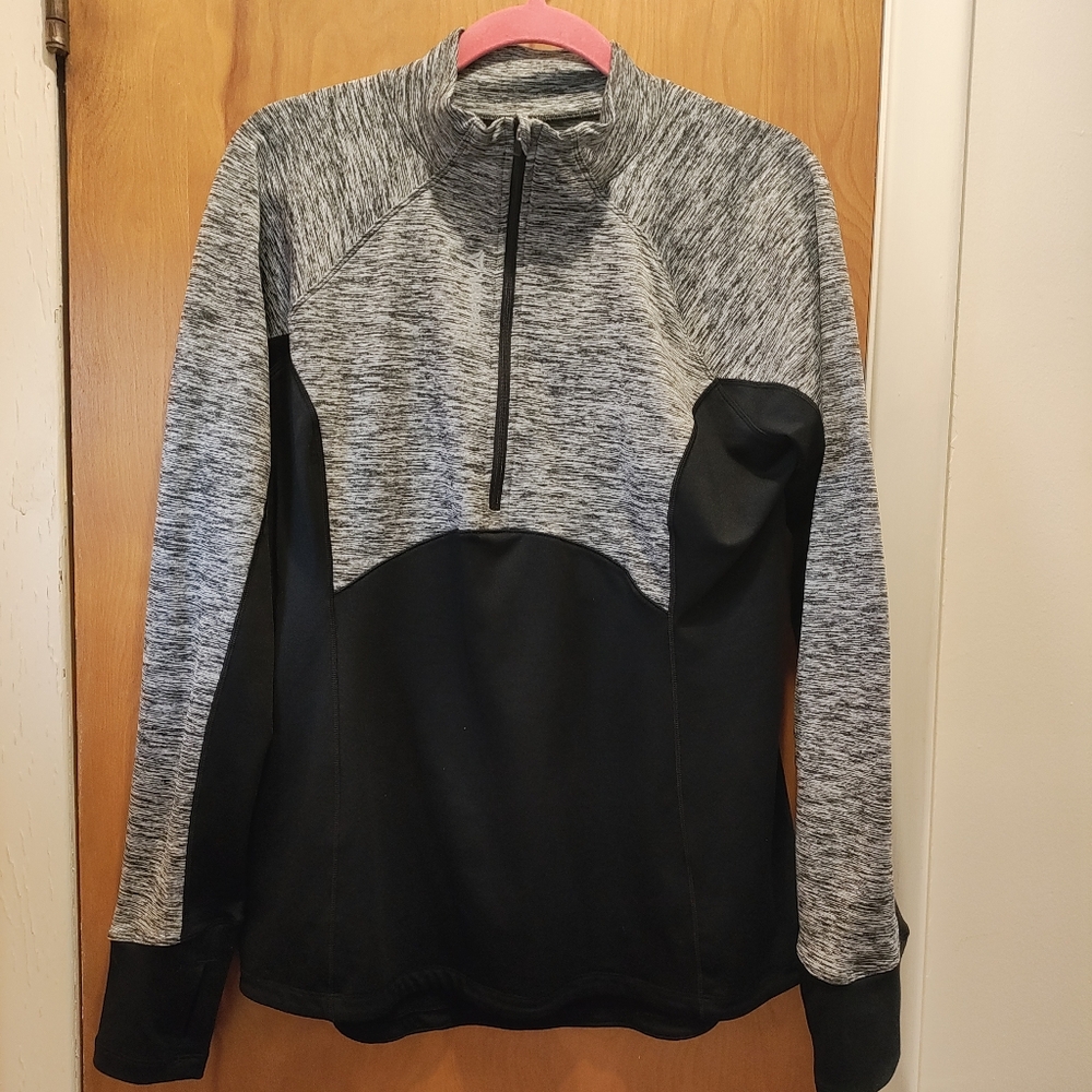 Reebok Heathered Gray And Black Zippered Pullover.  SZ XL